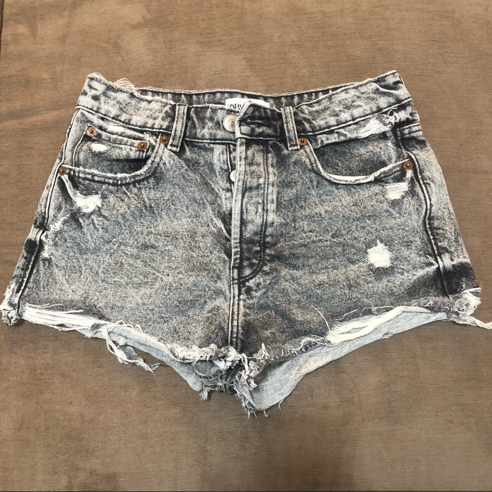 Zara gray acid wash mid rise denim shorts